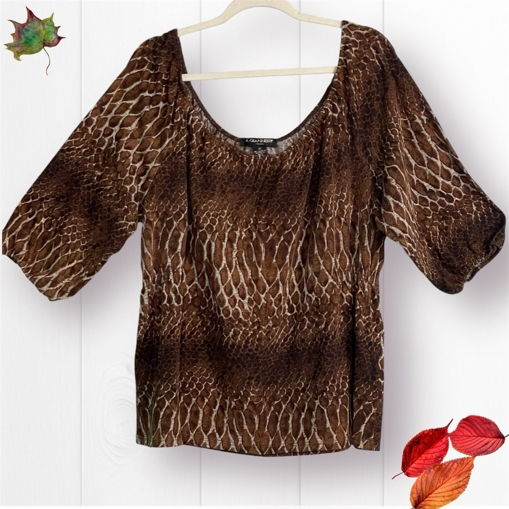A Giannetti top size 3X brown/beige animal print elastic neckline 3/4 sleeves
